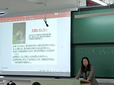 外國(guó)語(yǔ)學(xué)院開(kāi)展2021-2022學(xué)年第二學(xué)期集中聽(tīng)課評(píng)課活動(dòng)（一）